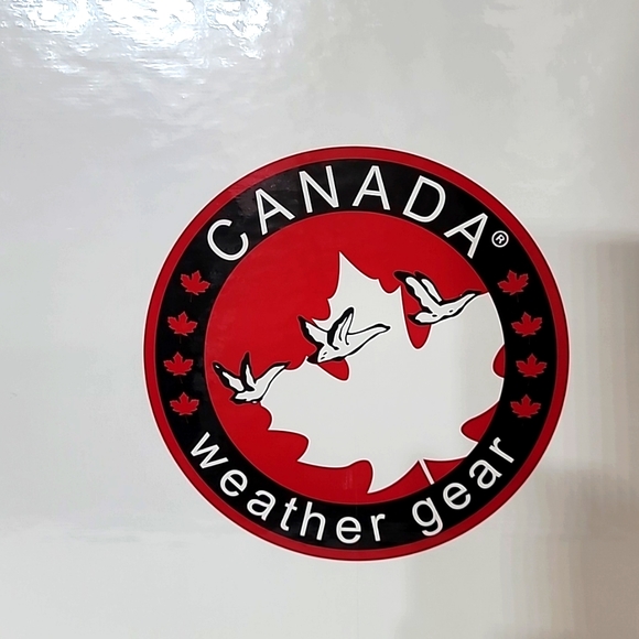 Canada Weather Gear  Hat & Mittens 2 piece set - Picture 6 of 6